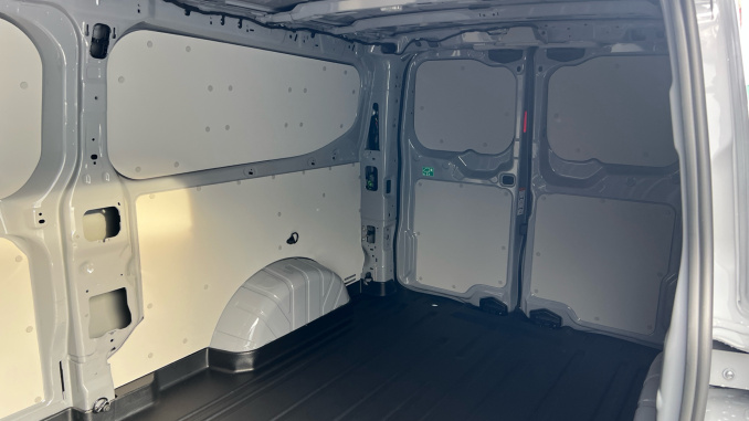 Ford Transit Custom 280 L2 Diesel Fwd 2.0 EcoBlue 136ps H1 Van Limited - Image 16